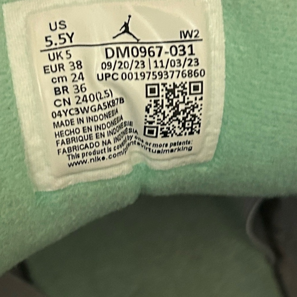 Jordan 3 Retro Shoes - Picture 2 of 9